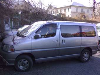 2001 Toyota Granvia Photos