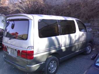 2001 Toyota Granvia Photos