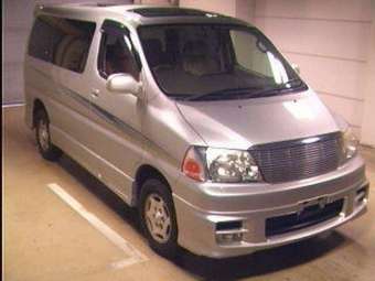 2001 Toyota Granvia Photos