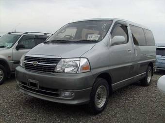 2002 Toyota Granvia Photos