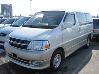 2002 Toyota Granvia Pictures