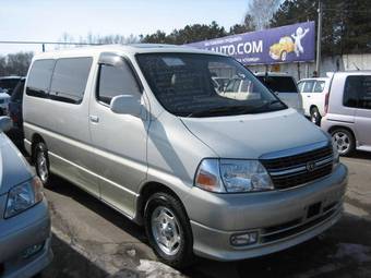 2002 Toyota Granvia Pictures