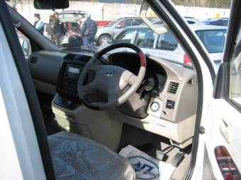 2002 Toyota Granvia Pictures