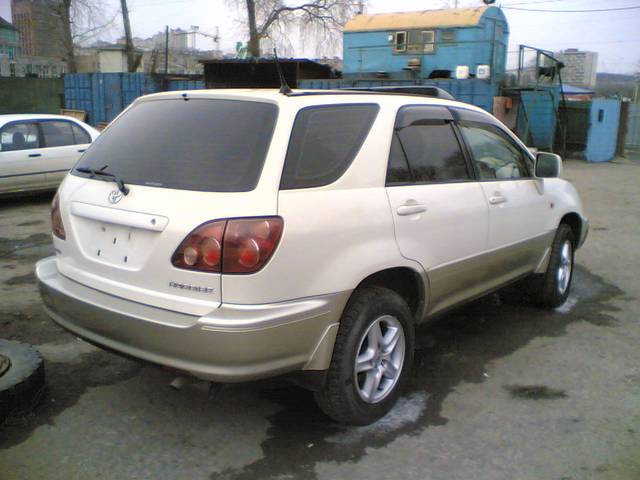 1998 Toyota Harrier