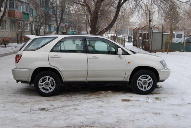 1998 Toyota Harrier