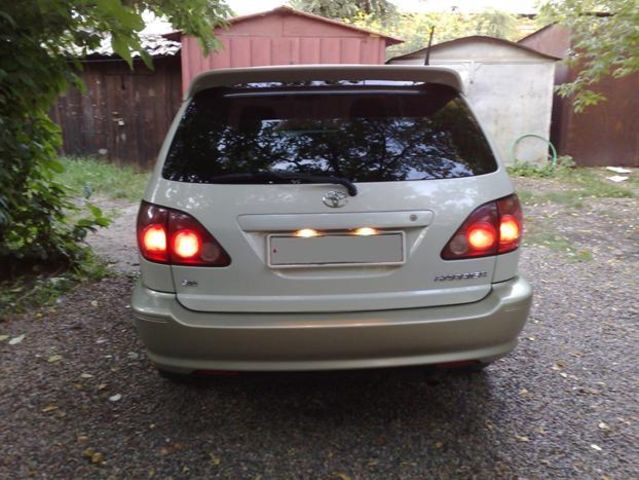 1998 Toyota Harrier
