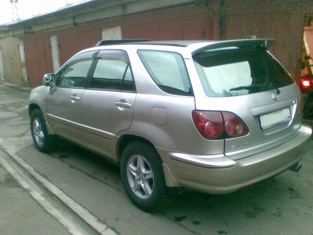 1998 Toyota Harrier