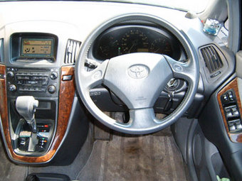 1998 Toyota Harrier Images