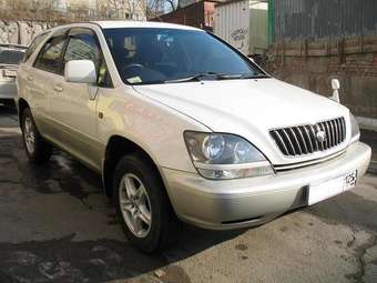 1998 Toyota Harrier Images