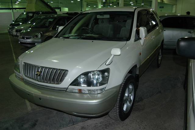 1999 Toyota Harrier