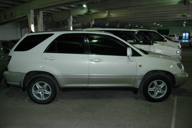 1999 Toyota Harrier