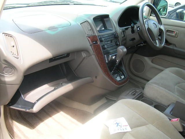 1999 Toyota Harrier