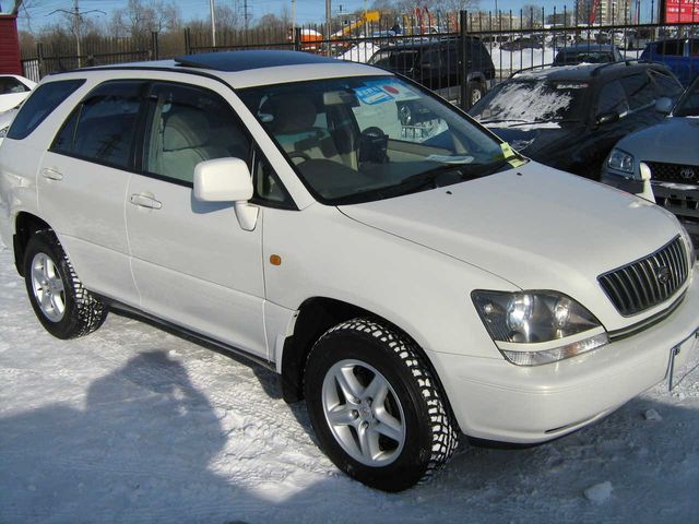 1999 Toyota Harrier
