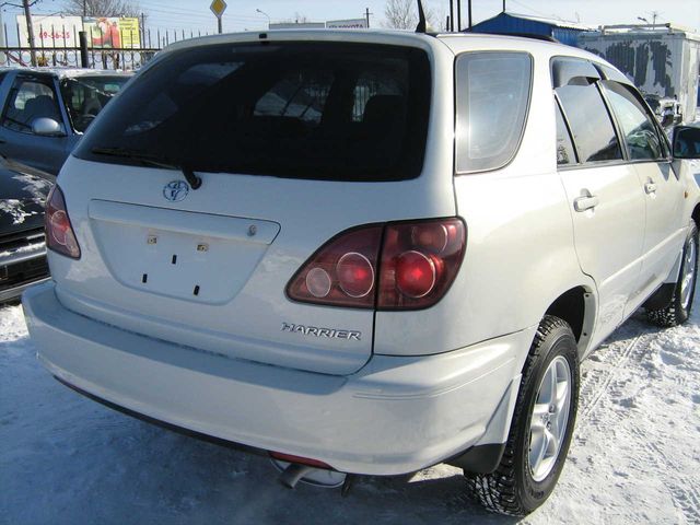 1999 Toyota Harrier