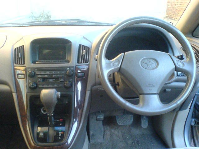 1999 Toyota Harrier