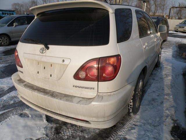 1999 Toyota Harrier