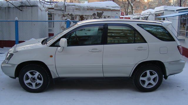 1999 Toyota Harrier