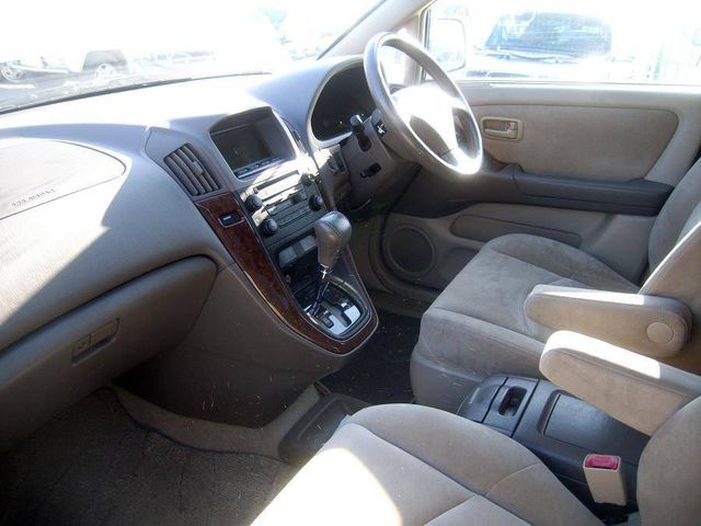 1999 Toyota Harrier