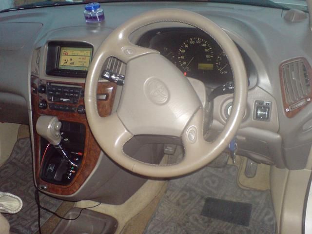1999 Toyota Harrier
