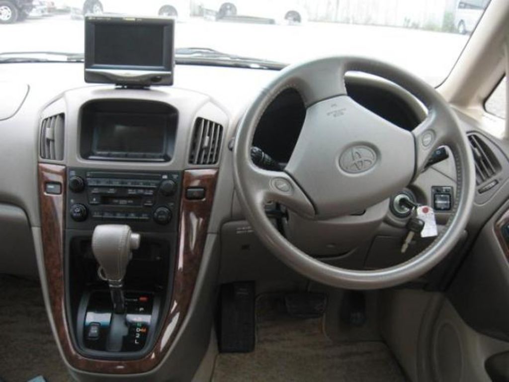 1999 Toyota Harrier