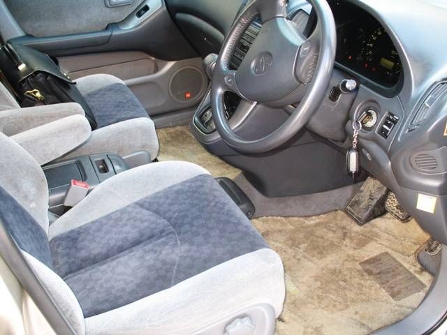 1999 Toyota Harrier