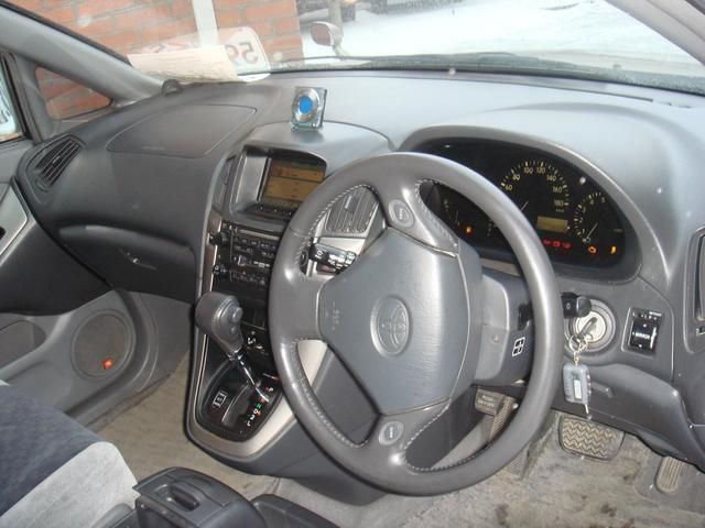 1999 Toyota Harrier