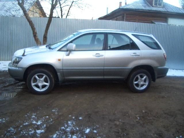 1999 Toyota Harrier
