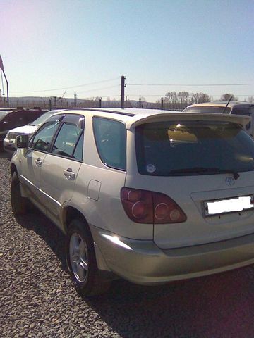 1999 Toyota Harrier