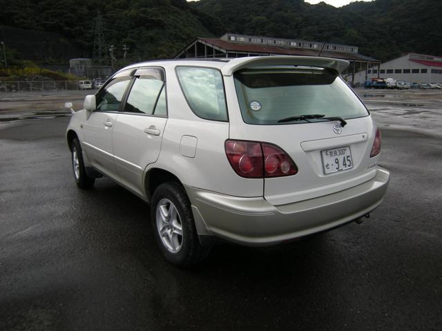 1999 Toyota Harrier