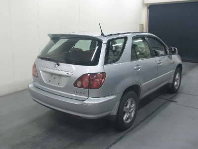1999 Toyota Harrier