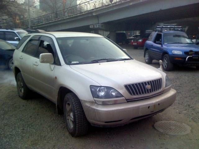 1999 Toyota Harrier