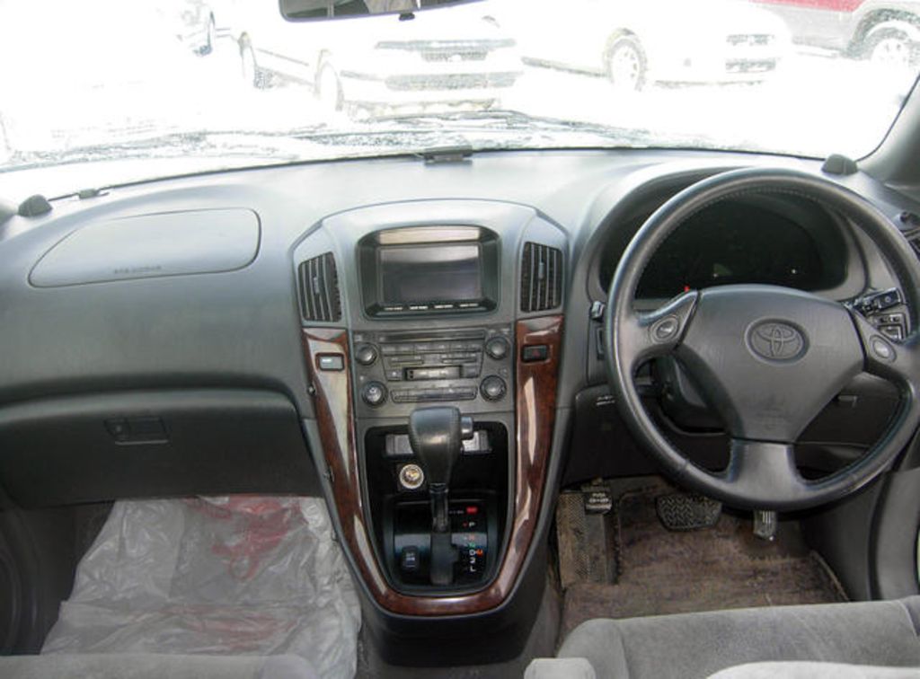 1999 Toyota Harrier