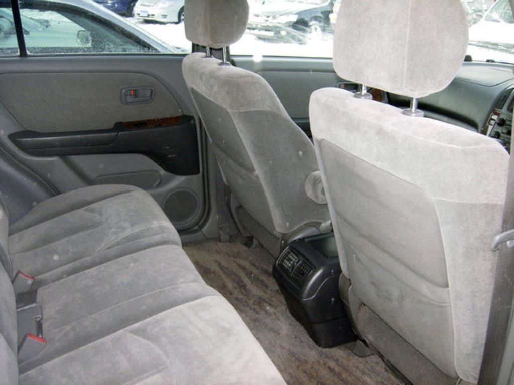 1999 Toyota Harrier