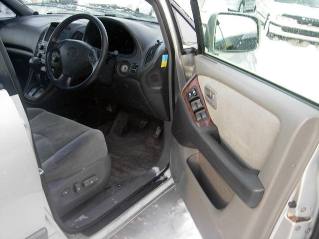 1999 Toyota Harrier