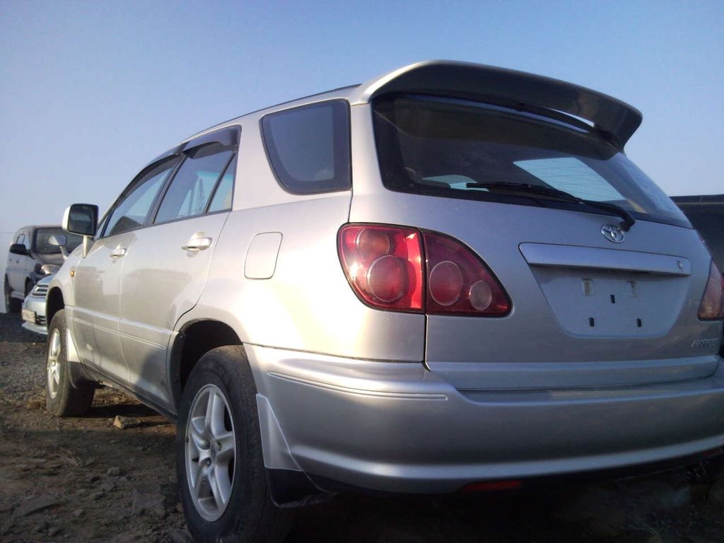 1999 Toyota Harrier