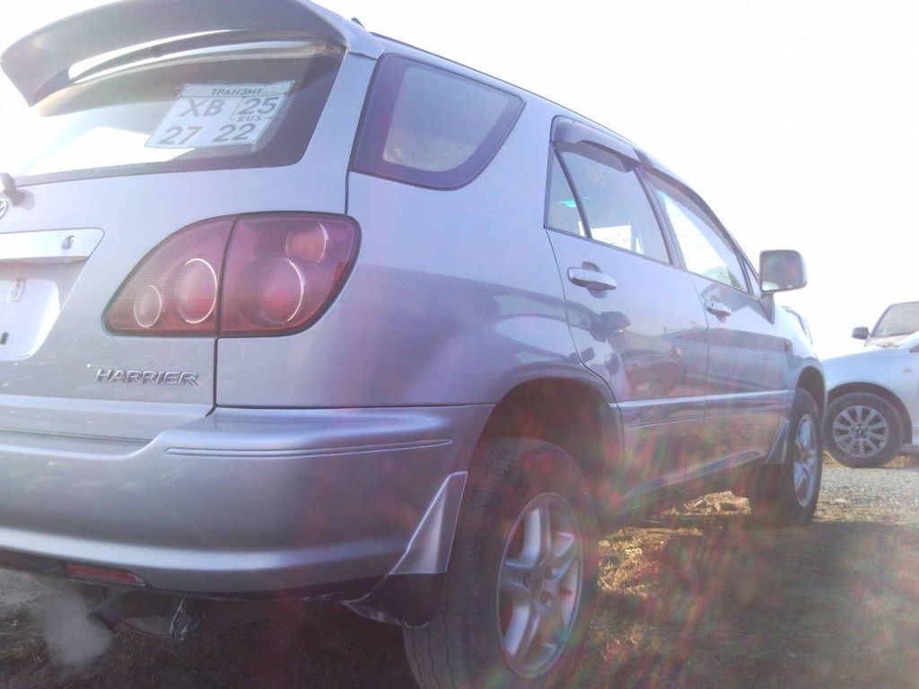 1999 Toyota Harrier