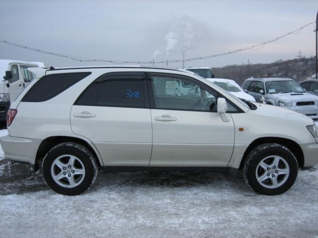1999 Toyota Harrier