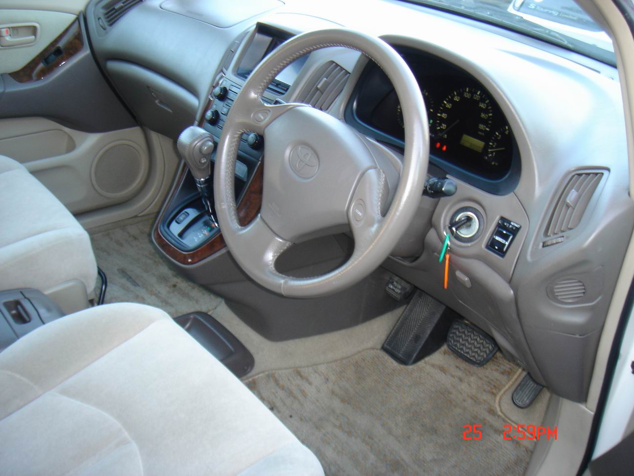 1999 Toyota Harrier Photos