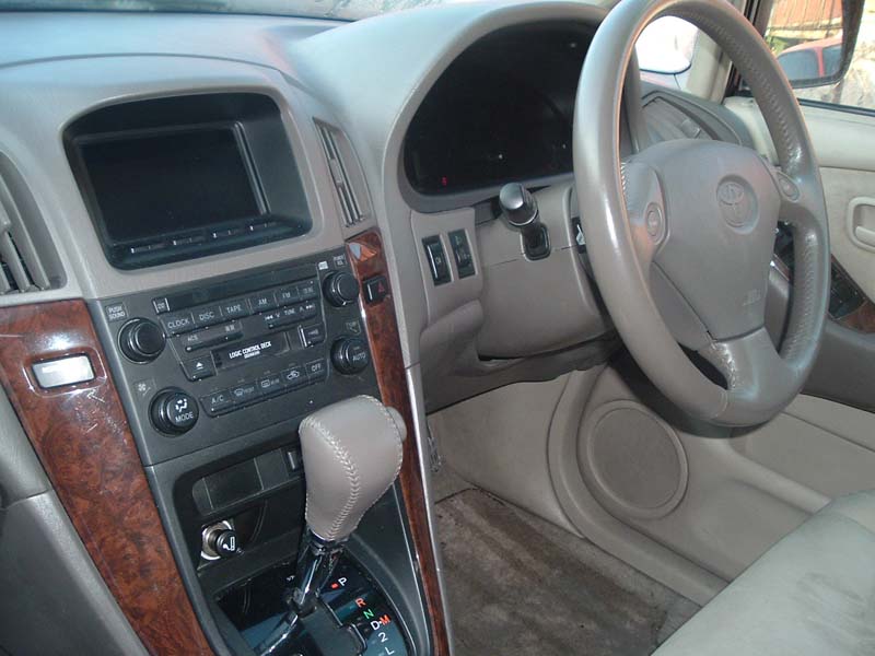 1999 Toyota Harrier Images