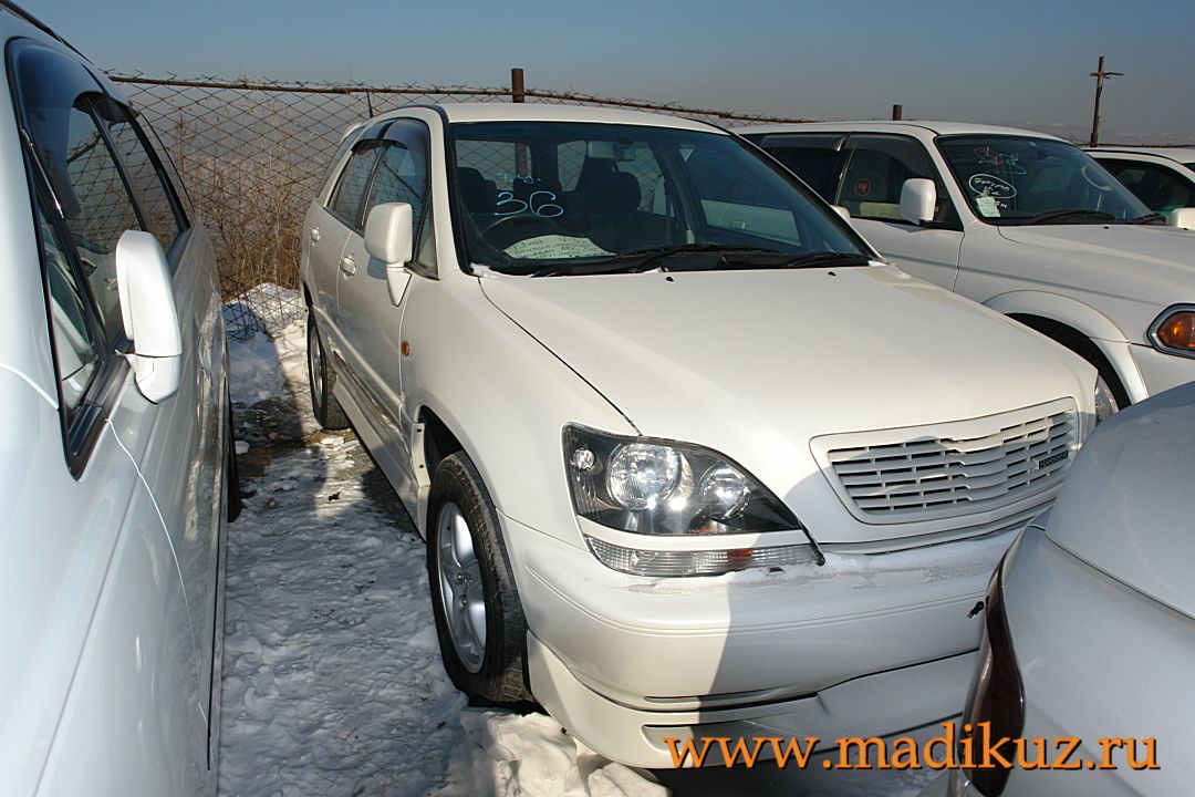 1999 Toyota Harrier Photos