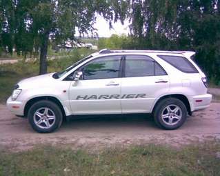 1999 Toyota Harrier Images