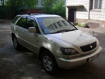 2000 Toyota Harrier