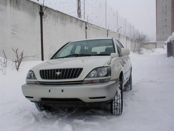 2000 Toyota Harrier