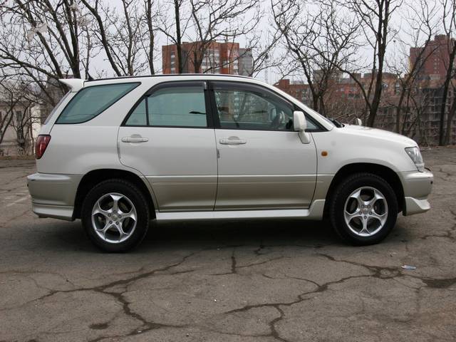 2000 Toyota Harrier
