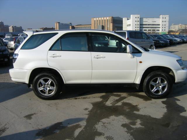 2000 Toyota Harrier