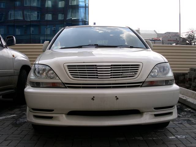 2000 Toyota Harrier