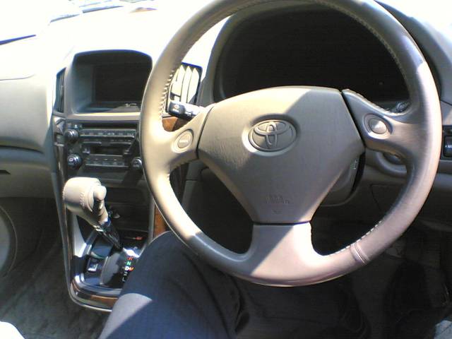 2000 Toyota Harrier