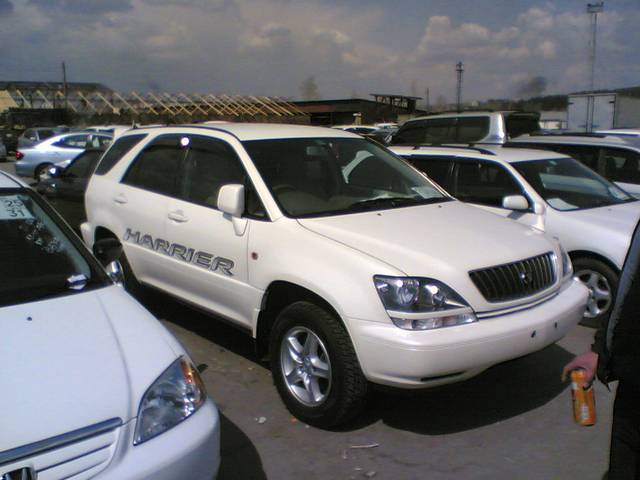2000 Toyota Harrier