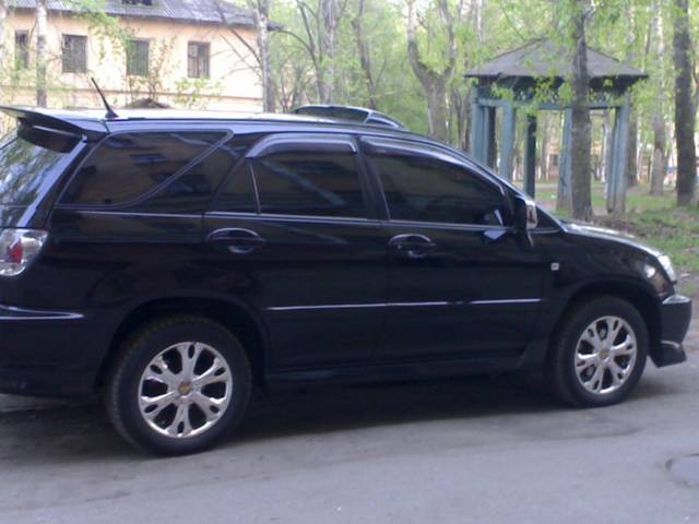 2000 Toyota Harrier