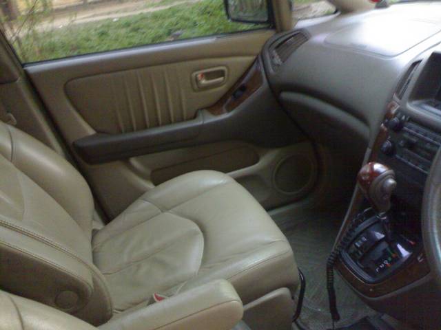 2000 Toyota Harrier
